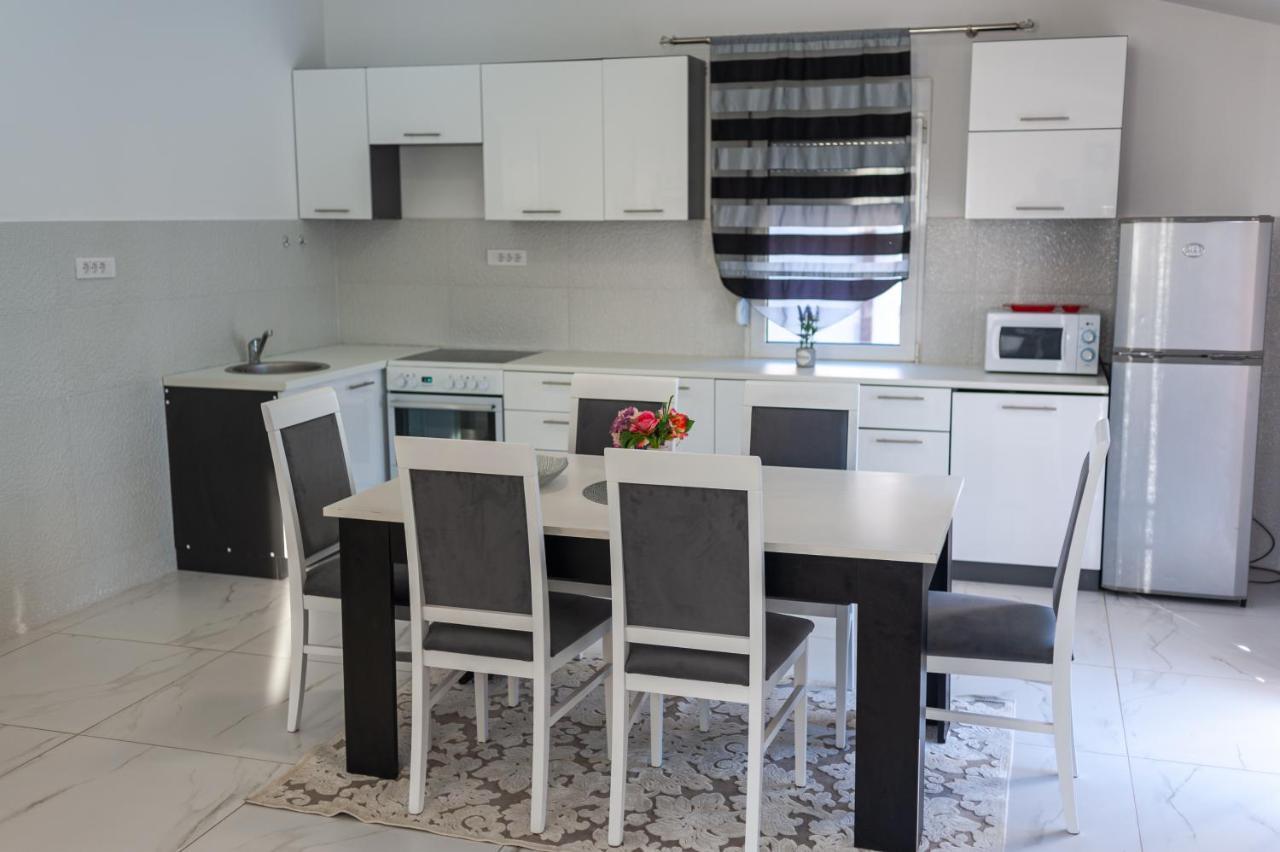 Apartman Mona Ποντγορίτσα Εξωτερικό φωτογραφία