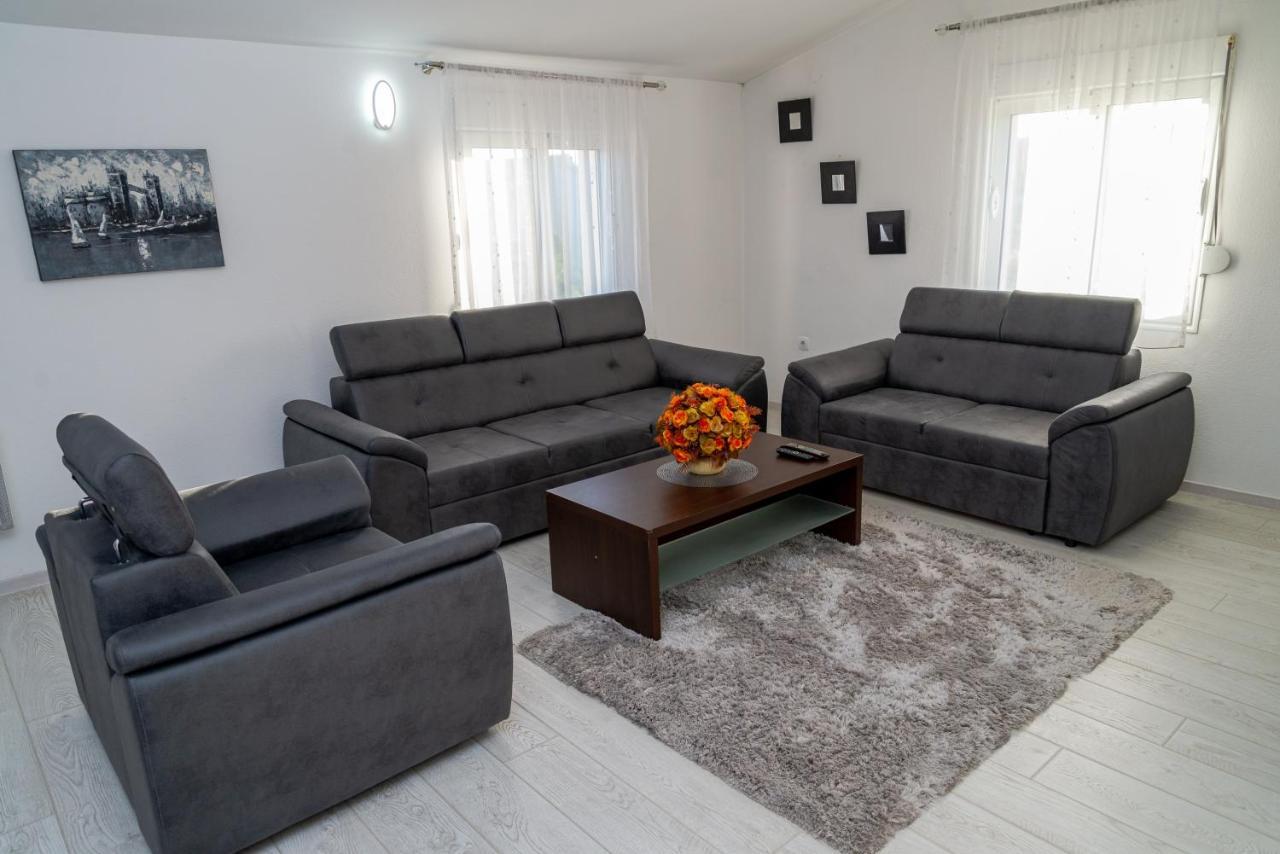 Apartman Mona Ποντγορίτσα Εξωτερικό φωτογραφία